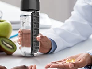 Botella de agua con taza de agua creativa con caja de medicina portátil de siete días